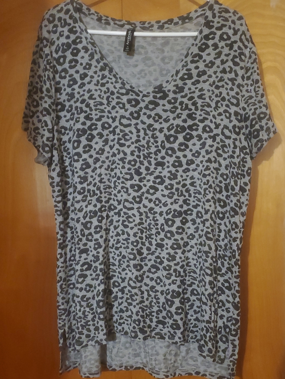 Ambrielle Sleepwear PJ Top Gray Leopard Print Size XL